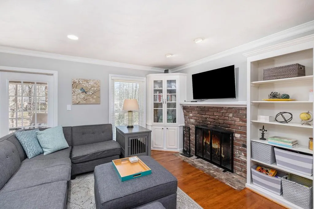 225 Abington Drive, Sandy Springs, Georgia 30328, 4 Bedrooms Bedrooms, ,3 BathroomsBathrooms,Residential,Sold,225 Abington Drive,6848990