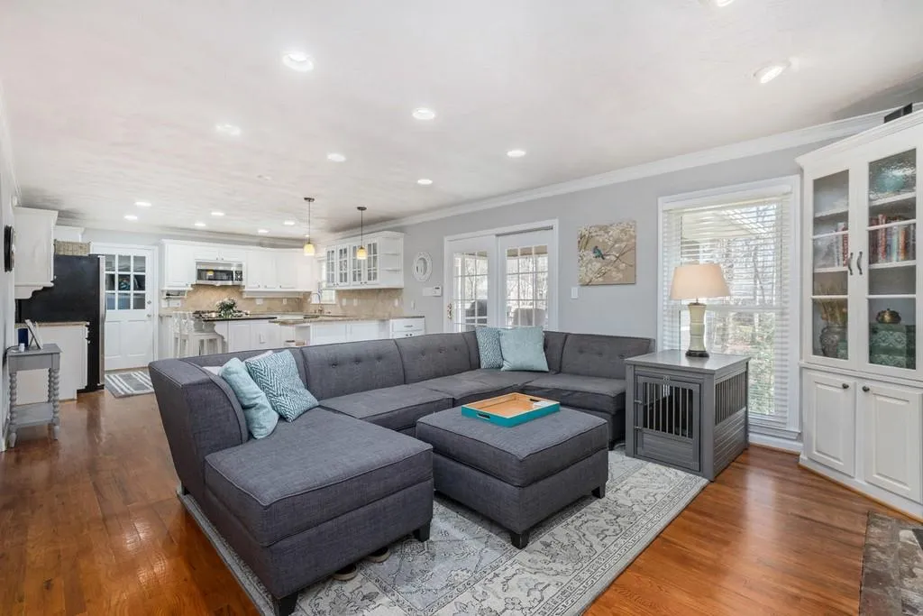 225 Abington Drive, Sandy Springs, Georgia 30328, 4 Bedrooms Bedrooms, ,3 BathroomsBathrooms,Residential,Sold,225 Abington Drive,6848990