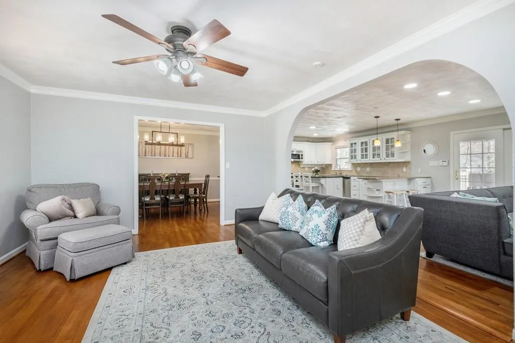 225 Abington Drive, Sandy Springs, Georgia 30328, 4 Bedrooms Bedrooms, ,3 BathroomsBathrooms,Residential,Sold,225 Abington Drive,6848990