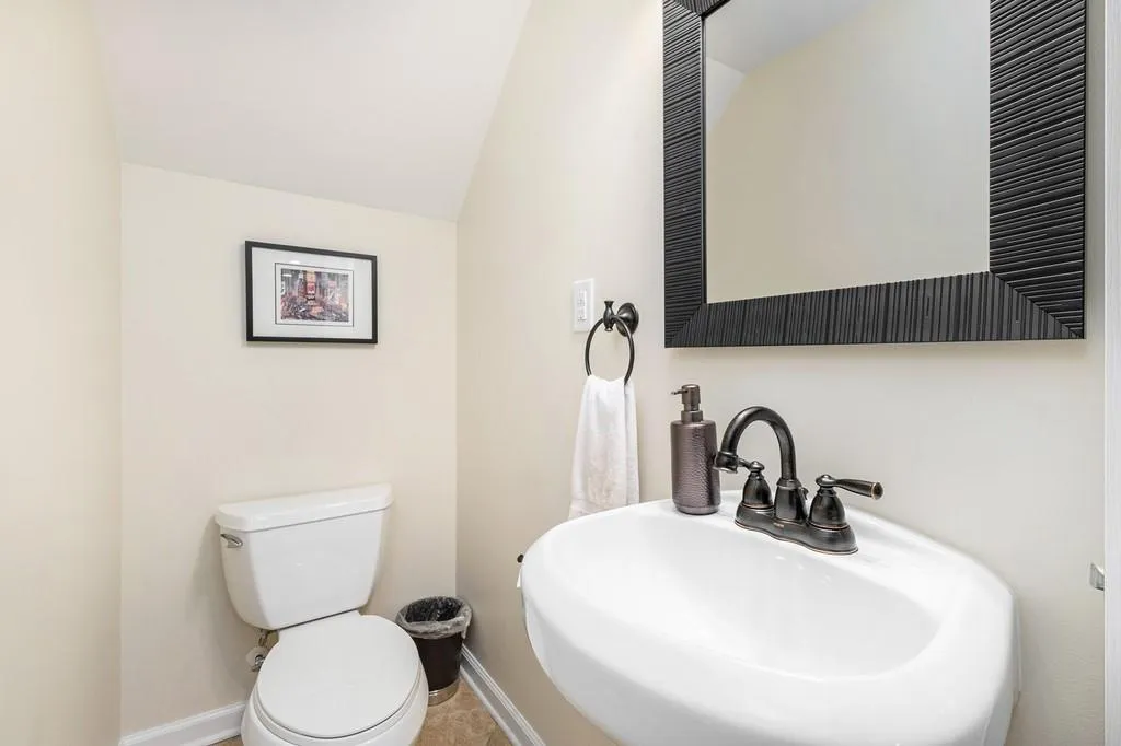 225 Abington Drive, Sandy Springs, Georgia 30328, 4 Bedrooms Bedrooms, ,3 BathroomsBathrooms,Residential,Sold,225 Abington Drive,6848990