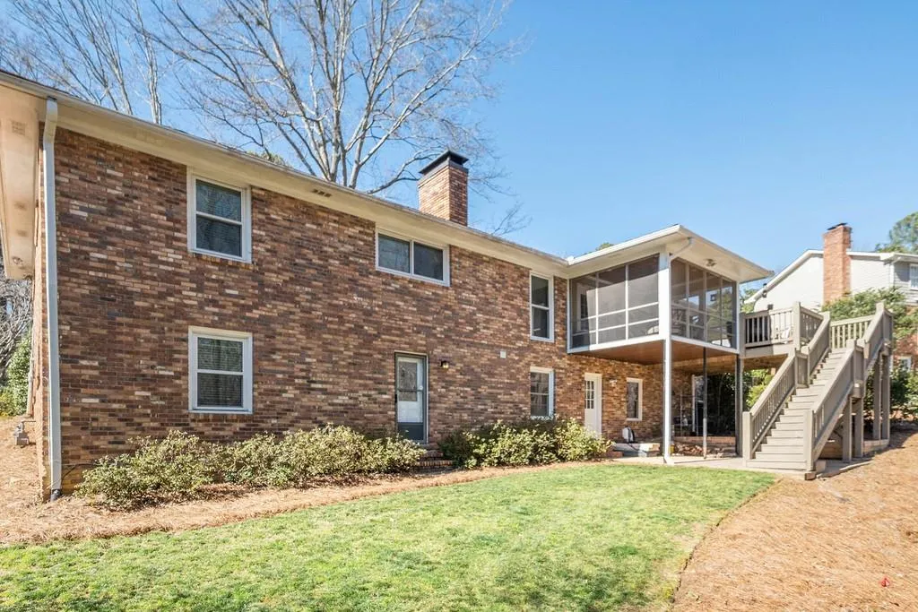 225 Abington Drive, Sandy Springs, Georgia 30328, 4 Bedrooms Bedrooms, ,3 BathroomsBathrooms,Residential,Sold,225 Abington Drive,6848990