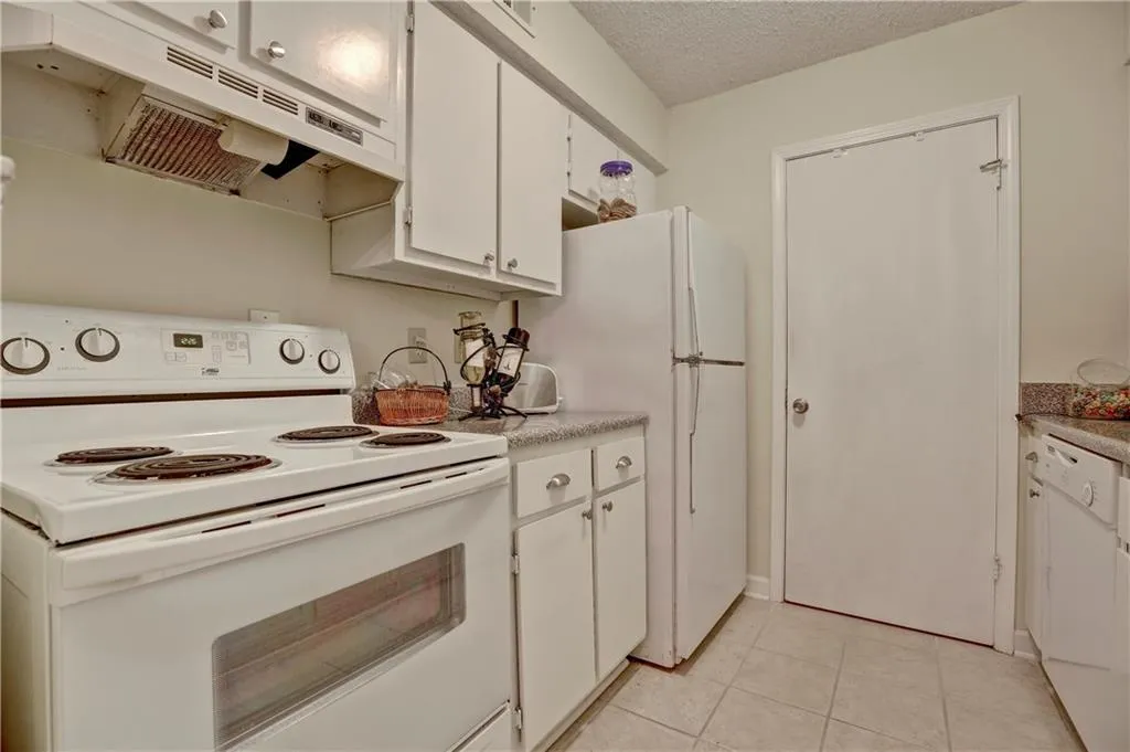 1510 Wingate Way, Sandy Springs, Georgia 30350, 2 Bedrooms Bedrooms, ,2 BathroomsBathrooms,Residential,Sold,1510 Wingate Way,5806423