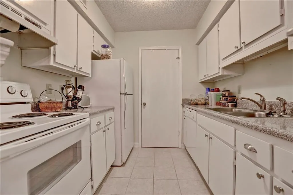 1510 Wingate Way, Sandy Springs, Georgia 30350, 2 Bedrooms Bedrooms, ,2 BathroomsBathrooms,Residential,Sold,1510 Wingate Way,5806423