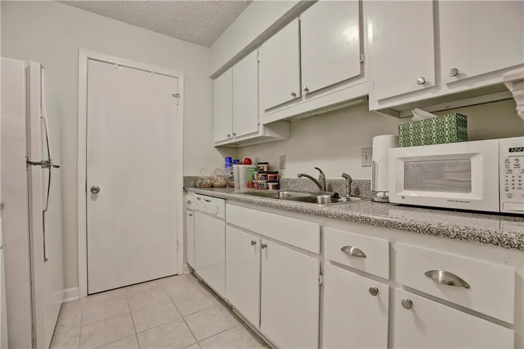 1510 Wingate Way, Sandy Springs, Georgia 30350, 2 Bedrooms Bedrooms, ,2 BathroomsBathrooms,Residential,Sold,1510 Wingate Way,5806423