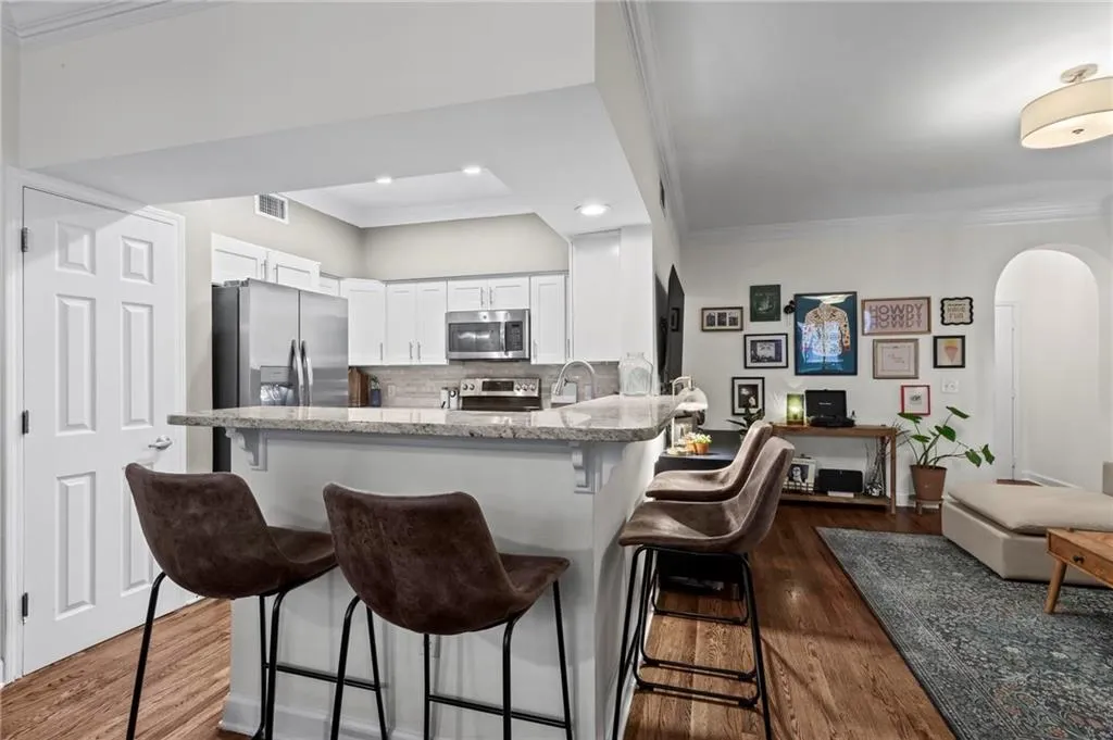 3777 Peachtree Road Ne Unit 1602, Brookhaven, Georgia 30319, 2 Bedrooms Bedrooms, ,2 BathroomsBathrooms,Residential,For Sale,3777 Peachtree Road Ne Unit 1602,7666028