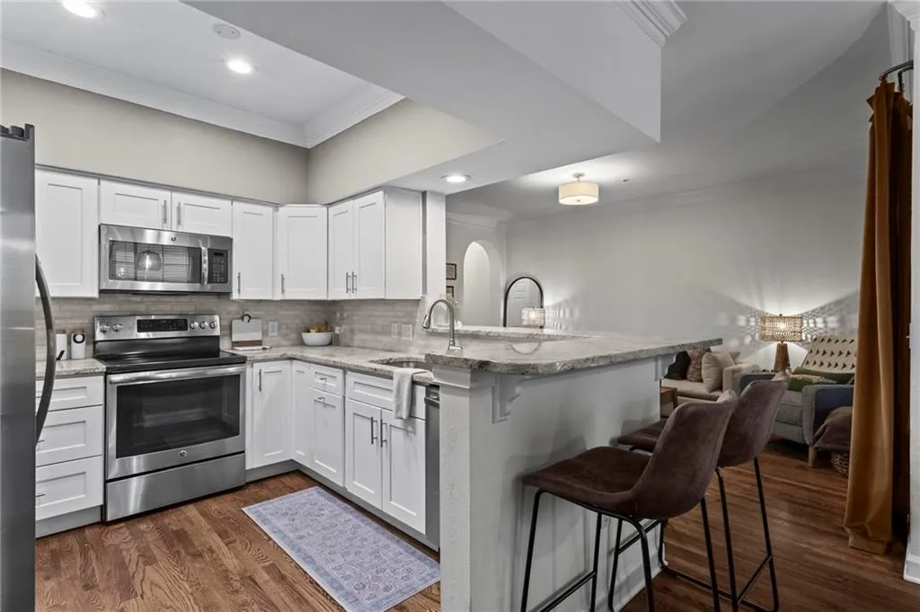 3777 Peachtree Road Ne Unit 1602, Brookhaven, Georgia 30319, 2 Bedrooms Bedrooms, ,2 BathroomsBathrooms,Residential,For Sale,3777 Peachtree Road Ne Unit 1602,7666028