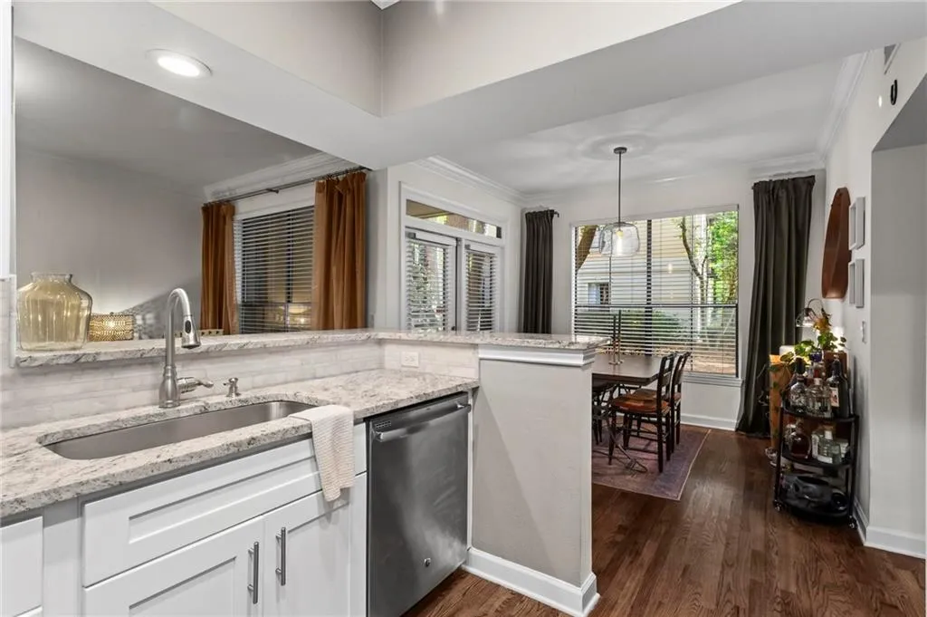 3777 Peachtree Road Ne Unit 1602, Brookhaven, Georgia 30319, 2 Bedrooms Bedrooms, ,2 BathroomsBathrooms,Residential,For Sale,3777 Peachtree Road Ne Unit 1602,7666028