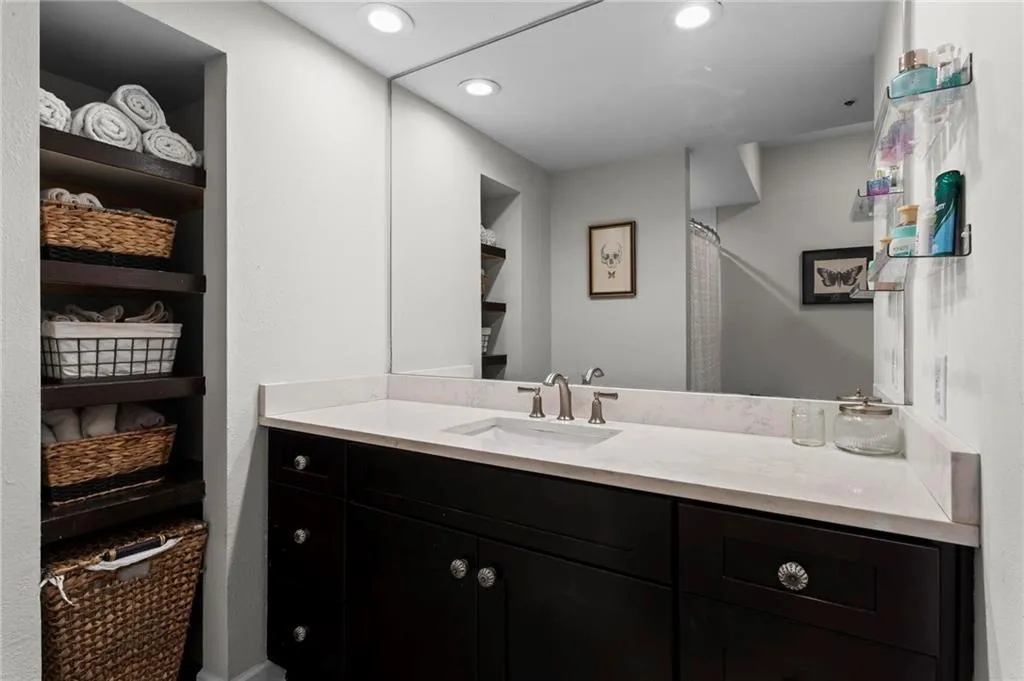 3777 Peachtree Road Ne Unit 1602, Brookhaven, Georgia 30319, 2 Bedrooms Bedrooms, ,2 BathroomsBathrooms,Residential,For Sale,3777 Peachtree Road Ne Unit 1602,7666028