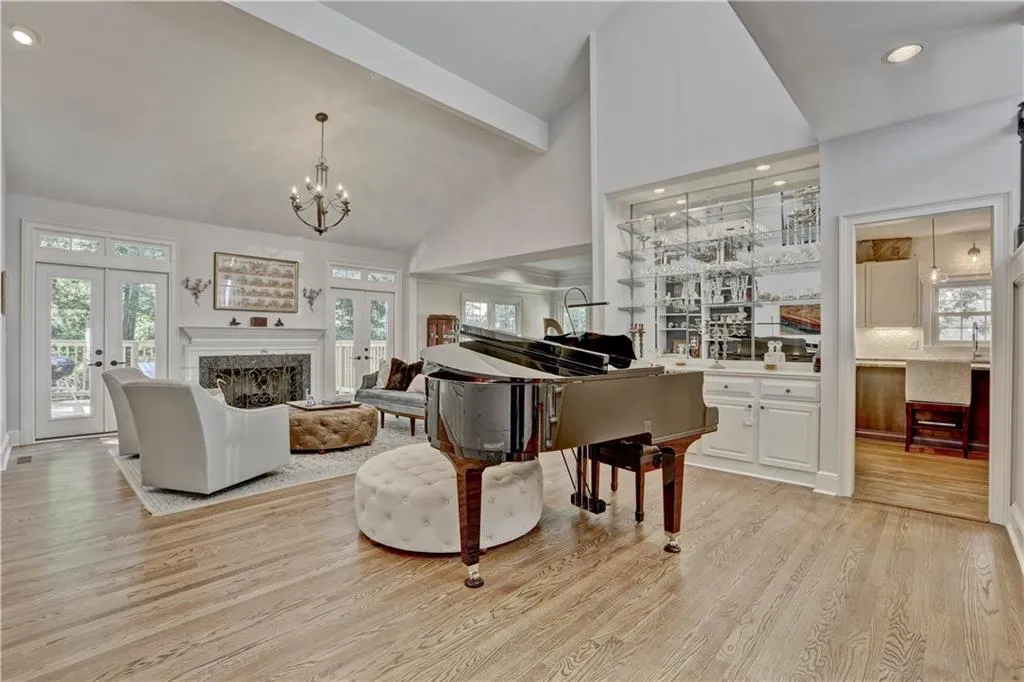 145 Belmont Trace, Sandy Springs, Georgia 30328, 3 Bedrooms Bedrooms, ,2 BathroomsBathrooms,Residential,Sold,145 Belmont Trace,5878927