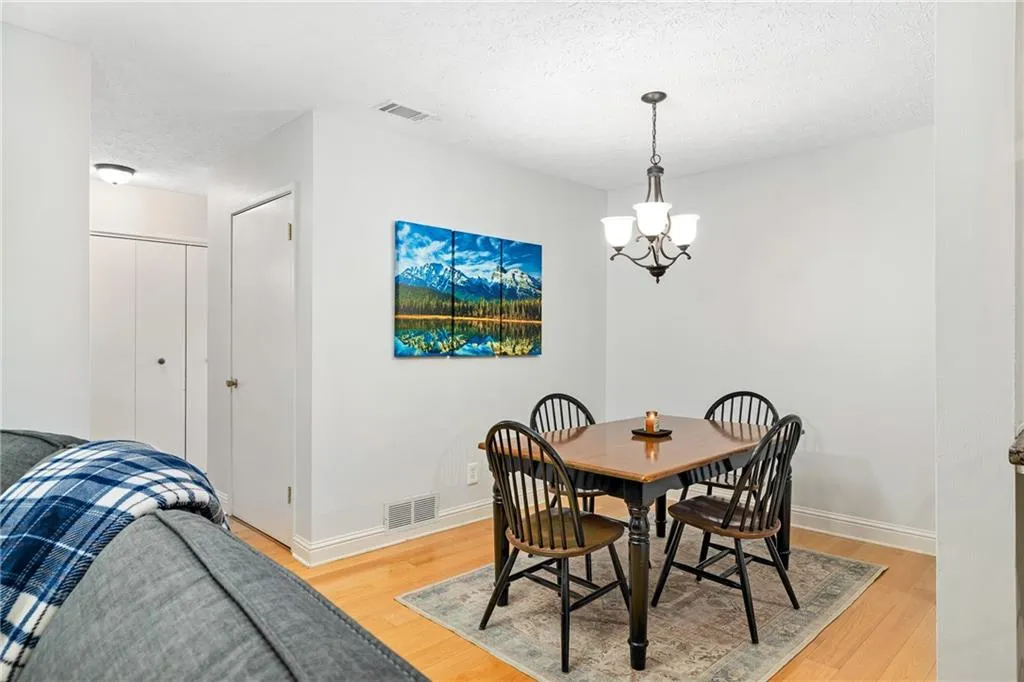 6800 Glenridge Drive Unit 6820e, Atlanta, Georgia 30328, 2 Bedrooms Bedrooms, ,2 BathroomsBathrooms,Residential,Sold,6800 Glenridge Drive Unit 6820e,7017121