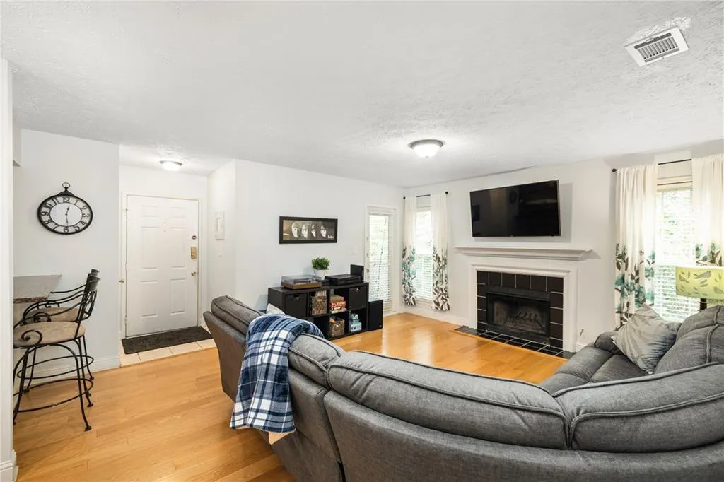 6800 Glenridge Drive Unit 6820e, Atlanta, Georgia 30328, 2 Bedrooms Bedrooms, ,2 BathroomsBathrooms,Residential,Sold,6800 Glenridge Drive Unit 6820e,7017121