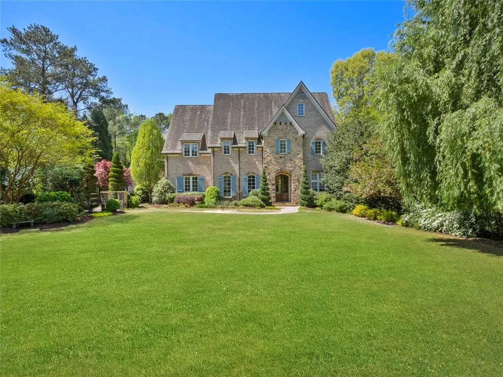 5540 Lake Island Drive, Sandy Springs, Georgia 30327, 6 Bedrooms Bedrooms, ,7 BathroomsBathrooms,Residential,Sold,5540 Lake Island Drive,6988119