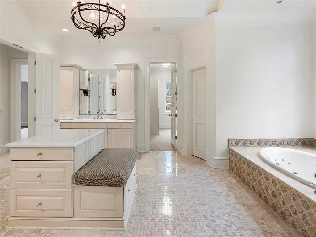 5540 Lake Island Drive, Sandy Springs, Georgia 30327, 6 Bedrooms Bedrooms, ,7 BathroomsBathrooms,Residential,Sold,5540 Lake Island Drive,6988119