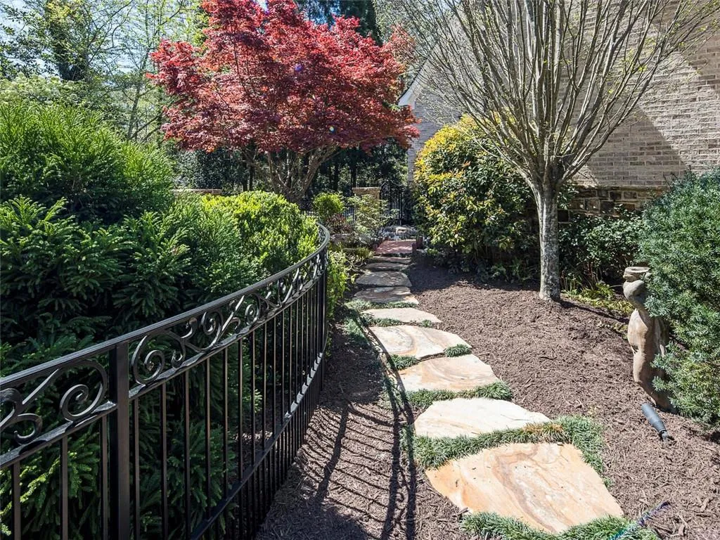 5540 Lake Island Drive, Sandy Springs, Georgia 30327, 6 Bedrooms Bedrooms, ,7 BathroomsBathrooms,Residential,Sold,5540 Lake Island Drive,6988119