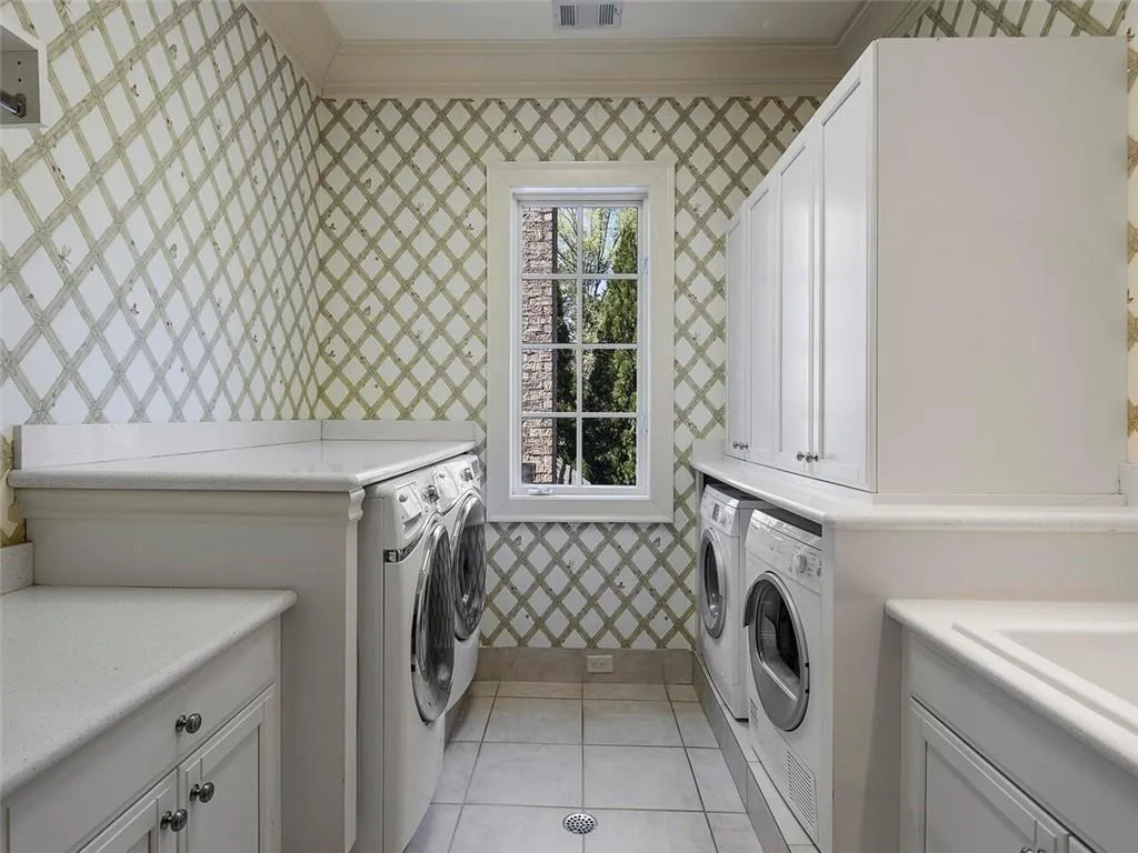 5540 Lake Island Drive, Sandy Springs, Georgia 30327, 6 Bedrooms Bedrooms, ,7 BathroomsBathrooms,Residential,Sold,5540 Lake Island Drive,6988119