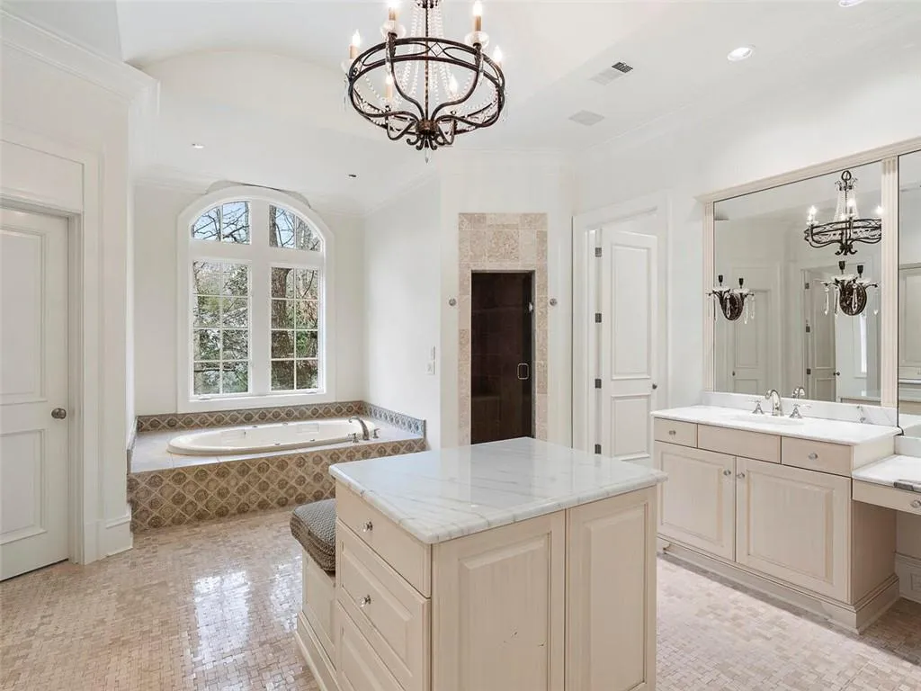 5540 Lake Island Drive, Sandy Springs, Georgia 30327, 6 Bedrooms Bedrooms, ,7 BathroomsBathrooms,Residential,Sold,5540 Lake Island Drive,6988119