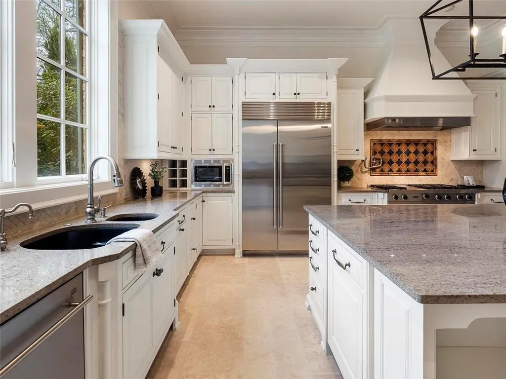 5540 Lake Island Drive, Sandy Springs, Georgia 30327, 6 Bedrooms Bedrooms, ,7 BathroomsBathrooms,Residential,Sold,5540 Lake Island Drive,6988119