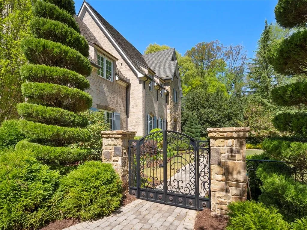 5540 Lake Island Drive, Sandy Springs, Georgia 30327, 6 Bedrooms Bedrooms, ,7 BathroomsBathrooms,Residential,Sold,5540 Lake Island Drive,6988119