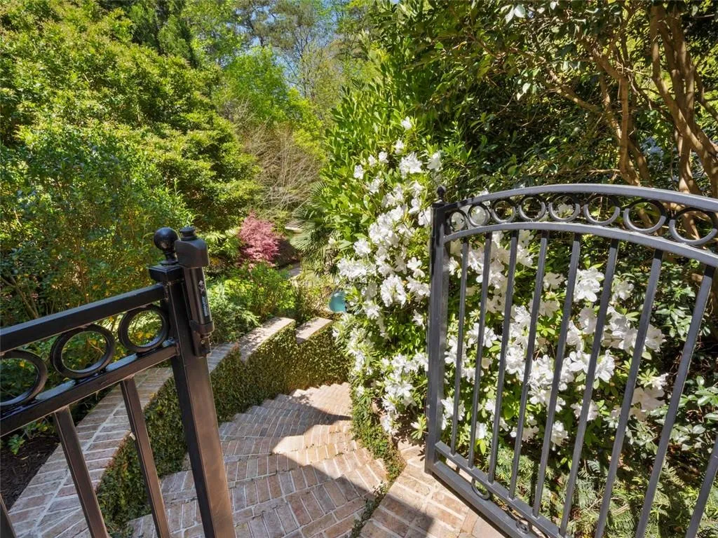 5540 Lake Island Drive, Sandy Springs, Georgia 30327, 6 Bedrooms Bedrooms, ,7 BathroomsBathrooms,Residential,Sold,5540 Lake Island Drive,6988119