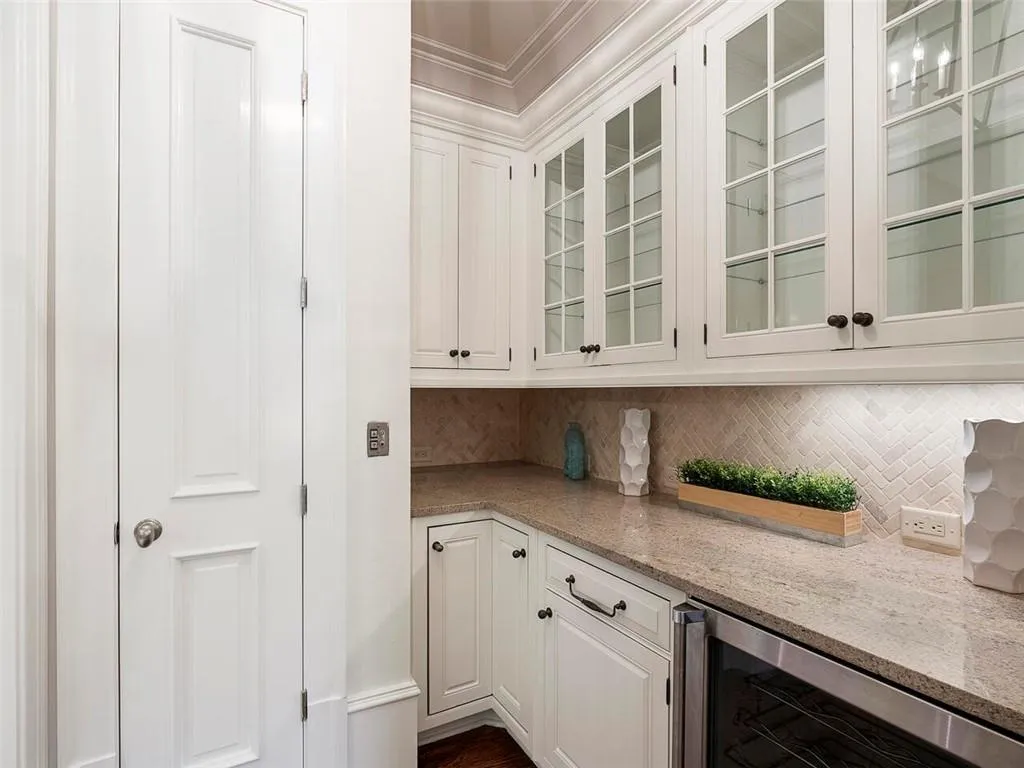 5540 Lake Island Drive, Sandy Springs, Georgia 30327, 6 Bedrooms Bedrooms, ,7 BathroomsBathrooms,Residential,Sold,5540 Lake Island Drive,6988119