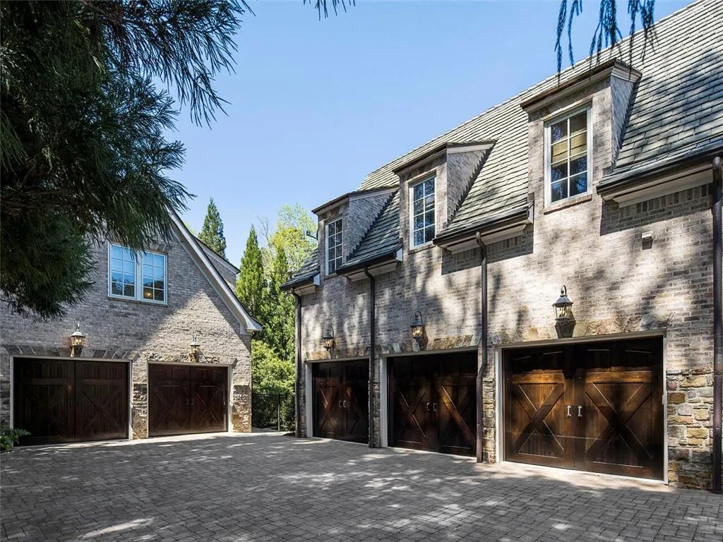 5540 Lake Island Drive, Sandy Springs, Georgia 30327, 6 Bedrooms Bedrooms, ,7 BathroomsBathrooms,Residential,Sold,5540 Lake Island Drive,6988119