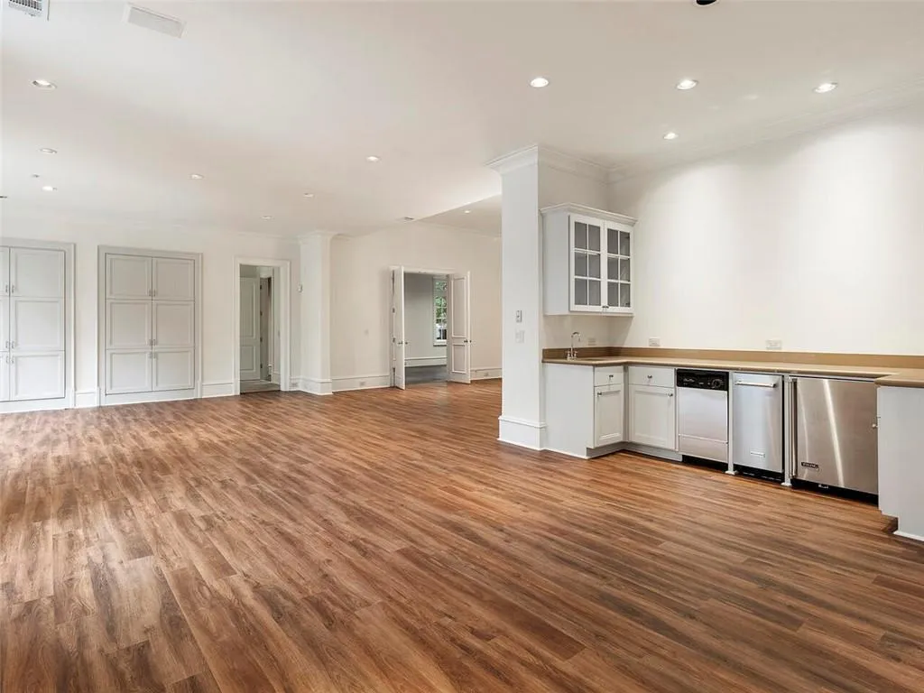 5540 Lake Island Drive, Sandy Springs, Georgia 30327, 6 Bedrooms Bedrooms, ,7 BathroomsBathrooms,Residential,Sold,5540 Lake Island Drive,6988119