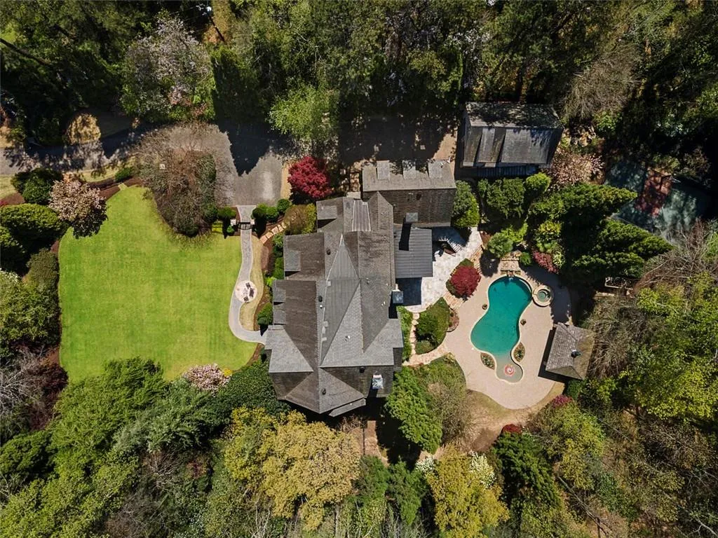 5540 Lake Island Drive, Sandy Springs, Georgia 30327, 6 Bedrooms Bedrooms, ,7 BathroomsBathrooms,Residential,Sold,5540 Lake Island Drive,6988119