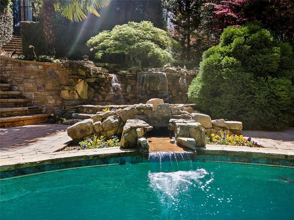 5540 Lake Island Drive, Sandy Springs, Georgia 30327, 6 Bedrooms Bedrooms, ,7 BathroomsBathrooms,Residential,Sold,5540 Lake Island Drive,6988119