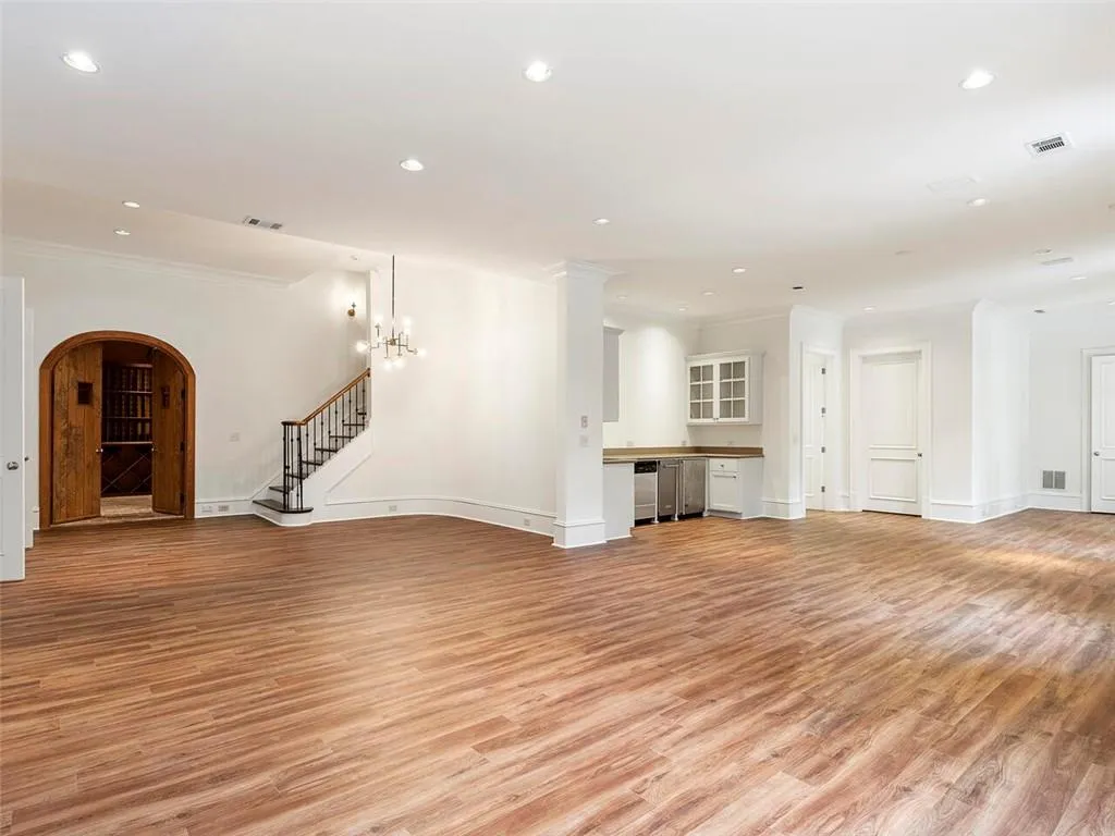 5540 Lake Island Drive, Sandy Springs, Georgia 30327, 6 Bedrooms Bedrooms, ,7 BathroomsBathrooms,Residential,Sold,5540 Lake Island Drive,6988119