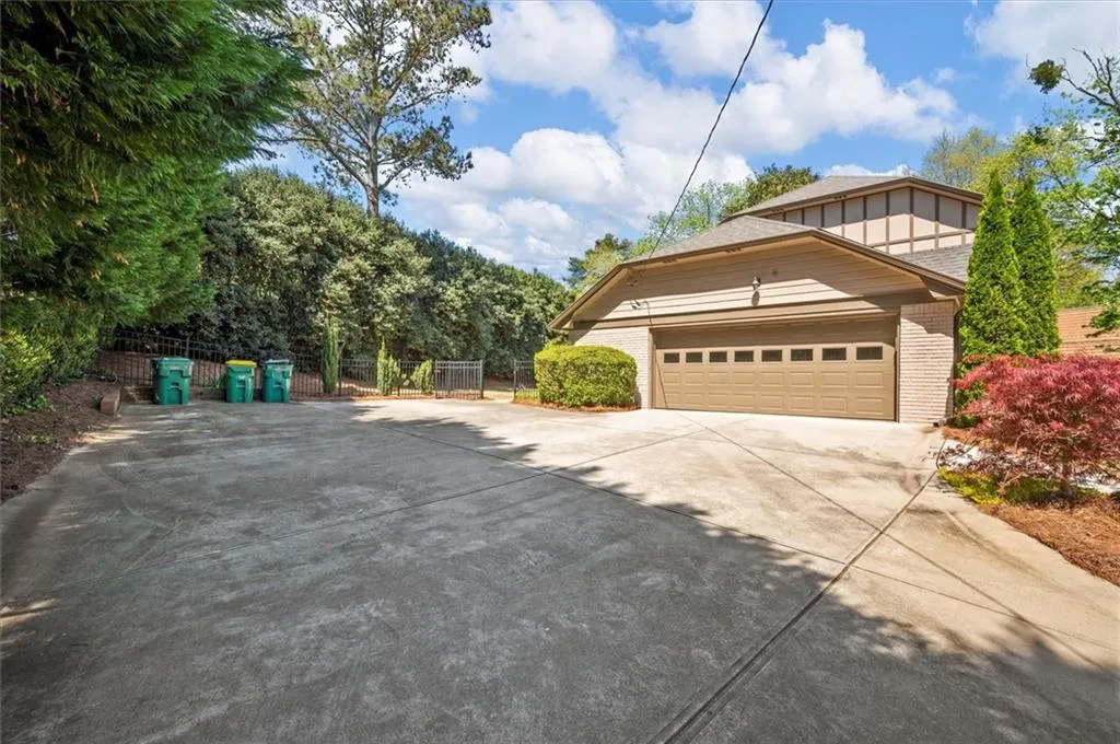 7525 Ball Mill Road, Sandy Springs, Georgia 30350, 5 Bedrooms Bedrooms, ,4 BathroomsBathrooms,Residential,Sold,7525 Ball Mill Road,7033918