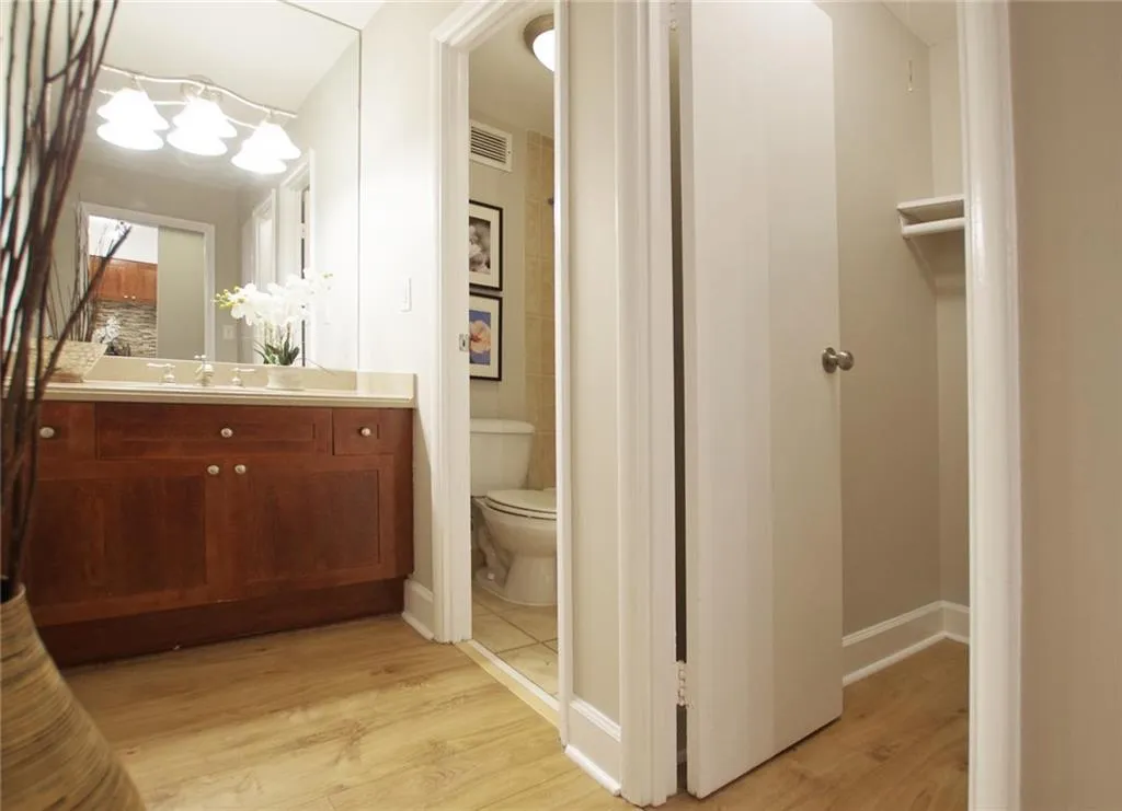 2479 Peachtree Road Ne Unit 211, Atlanta, Georgia 30305, 1 Bedroom Bedrooms, ,1 BathroomBathrooms,Residential,Sold,2479 Peachtree Road Ne Unit 211,6943446