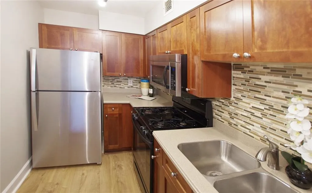 2479 Peachtree Road Ne Unit 211, Atlanta, Georgia 30305, 1 Bedroom Bedrooms, ,1 BathroomBathrooms,Residential,Sold,2479 Peachtree Road Ne Unit 211,6943446
