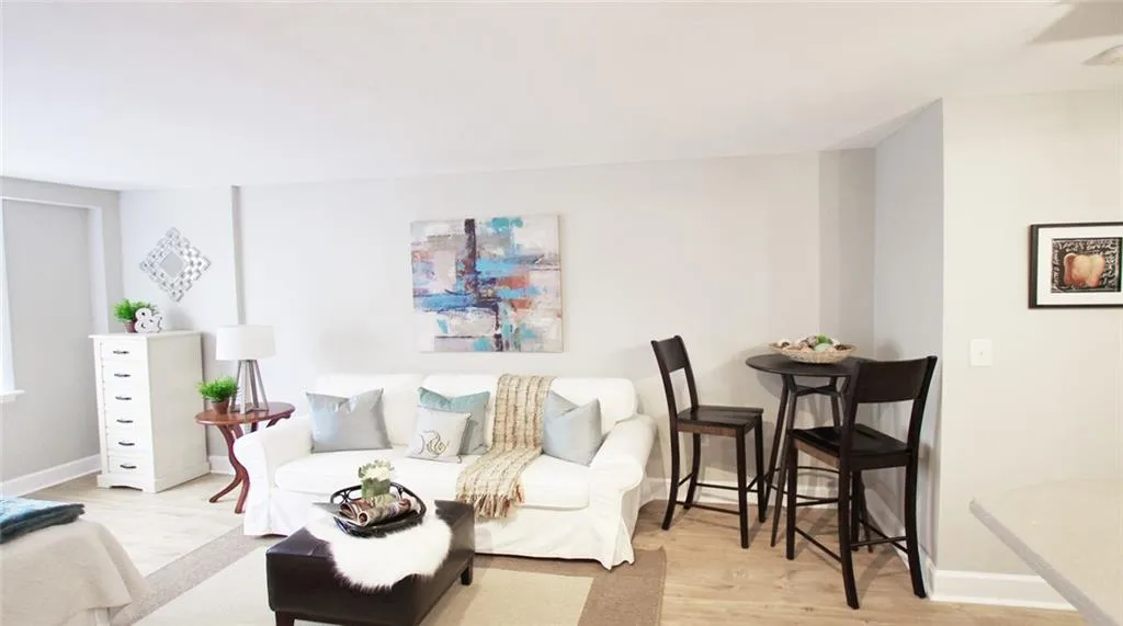 2479 Peachtree Road Ne Unit 211, Atlanta, Georgia 30305, 1 Bedroom Bedrooms, ,1 BathroomBathrooms,Residential,Sold,2479 Peachtree Road Ne Unit 211,6943446