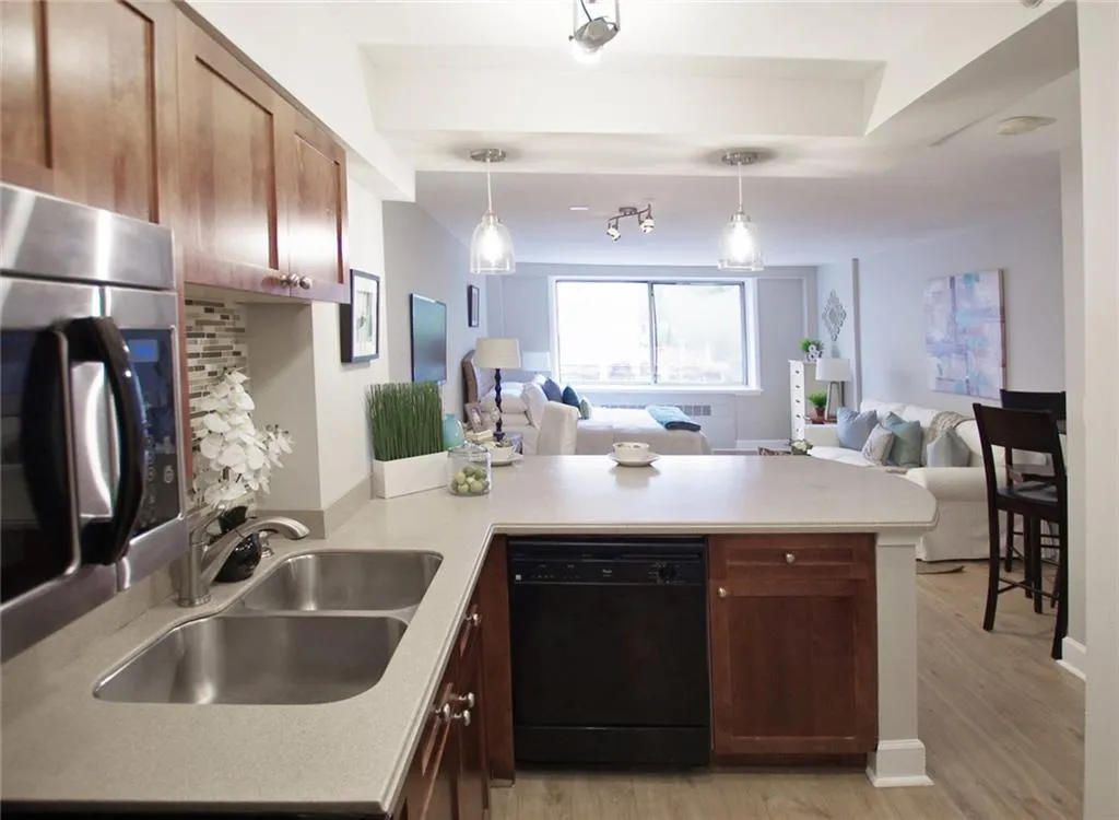 2479 Peachtree Road Ne Unit 211, Atlanta, Georgia 30305, 1 Bedroom Bedrooms, ,1 BathroomBathrooms,Residential,Sold,2479 Peachtree Road Ne Unit 211,6943446