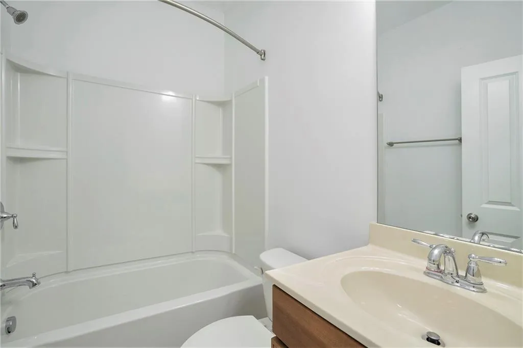 7485 Highland Bluff, Sandy Springs, Georgia 30328, 3 Bedrooms Bedrooms, ,3 BathroomsBathrooms,Residential,Sold,7485 Highland Bluff,7081497