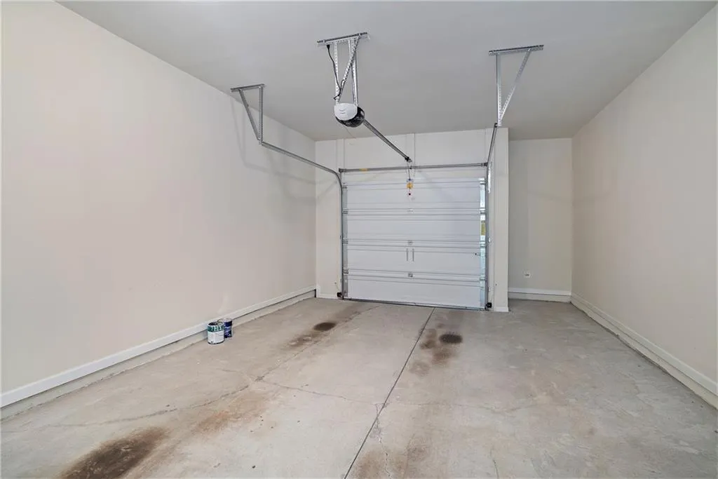 7485 Highland Bluff, Sandy Springs, Georgia 30328, 3 Bedrooms Bedrooms, ,3 BathroomsBathrooms,Residential,Sold,7485 Highland Bluff,7081497