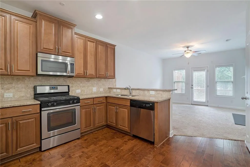 7485 Highland Bluff, Sandy Springs, Georgia 30328, 3 Bedrooms Bedrooms, ,3 BathroomsBathrooms,Residential,Sold,7485 Highland Bluff,7081497