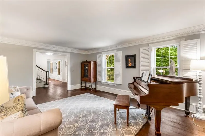 185 Marsh Glen Point, Sandy Springs, Georgia 30328, 5 Bedrooms Bedrooms, ,3 BathroomsBathrooms,Residential,Sold,185 Marsh Glen Point,7418630