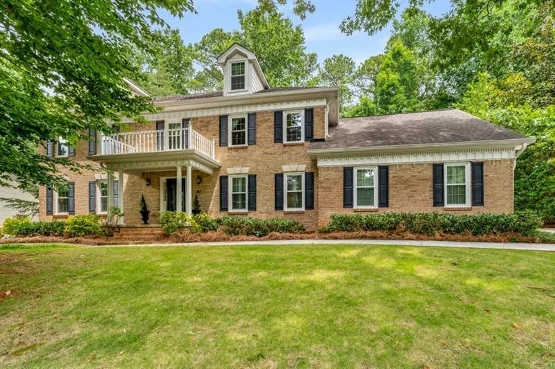 185 Marsh Glen Point, Sandy Springs, Georgia 30328, 5 Bedrooms Bedrooms, ,3 BathroomsBathrooms,Residential,Sold,185 Marsh Glen Point,7418630