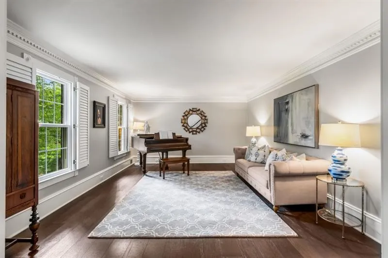 185 Marsh Glen Point, Sandy Springs, Georgia 30328, 5 Bedrooms Bedrooms, ,3 BathroomsBathrooms,Residential,Sold,185 Marsh Glen Point,7418630