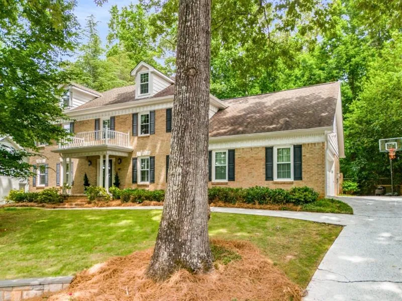 185 Marsh Glen Point, Sandy Springs, Georgia 30328, 5 Bedrooms Bedrooms, ,3 BathroomsBathrooms,Residential,Sold,185 Marsh Glen Point,7418630