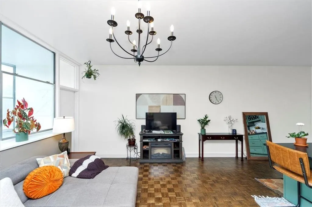 3060 Pharr Court North Nw Unit 423, Atlanta, Georgia 30305, 2 Bedrooms Bedrooms, ,1 BathroomBathrooms,Residential,For Sale,3060 Pharr Court North Nw Unit 423,7648668