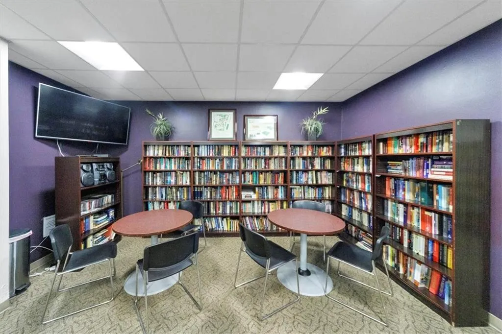 3060 Pharr Court North Nw Unit 423, Atlanta, Georgia 30305, 2 Bedrooms Bedrooms, ,1 BathroomBathrooms,Residential,For Sale,3060 Pharr Court North Nw Unit 423,7648668
