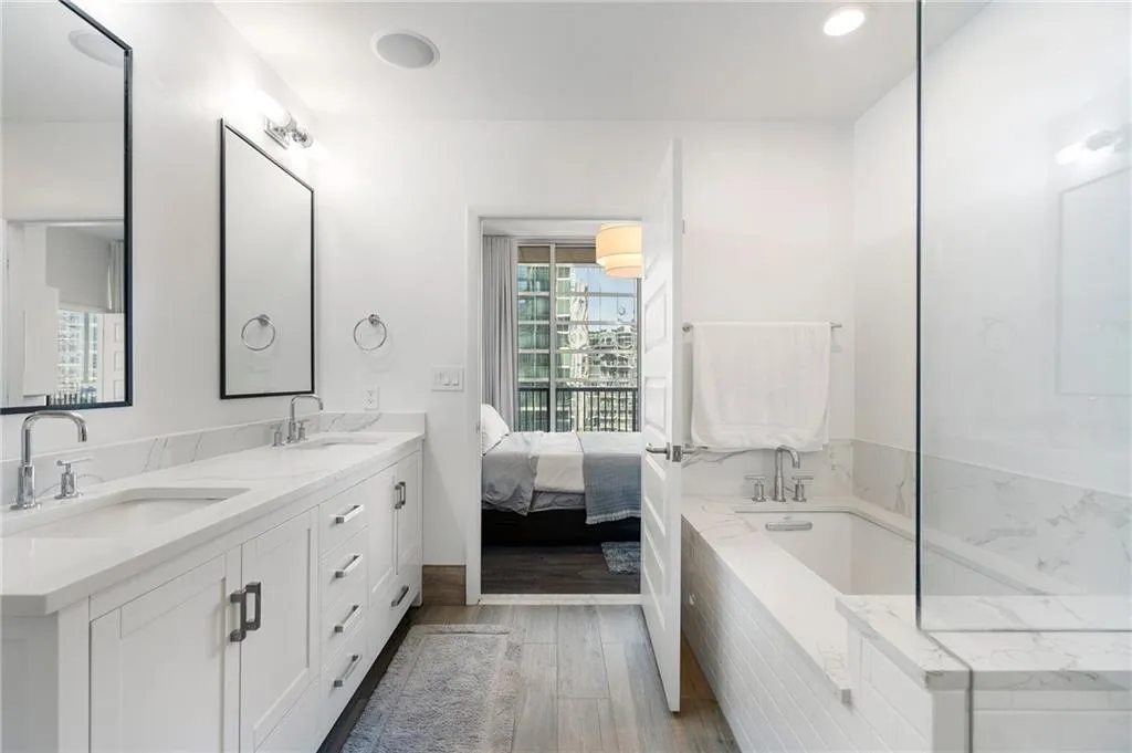 1080 Peachtree Street Ne Unit 1610, Atlanta, Georgia 30309, 2 Bedrooms Bedrooms, ,2 BathroomsBathrooms,Residential,For Sale,1080 Peachtree Street Ne Unit 1610,7545881