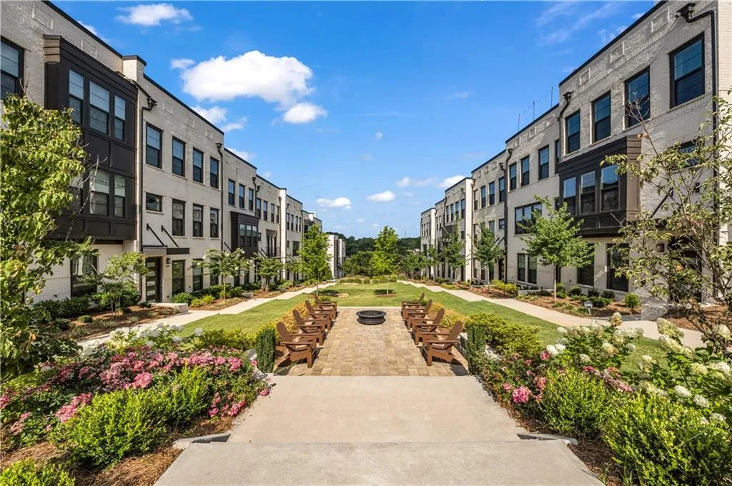 Surrounding community featuring a residential view