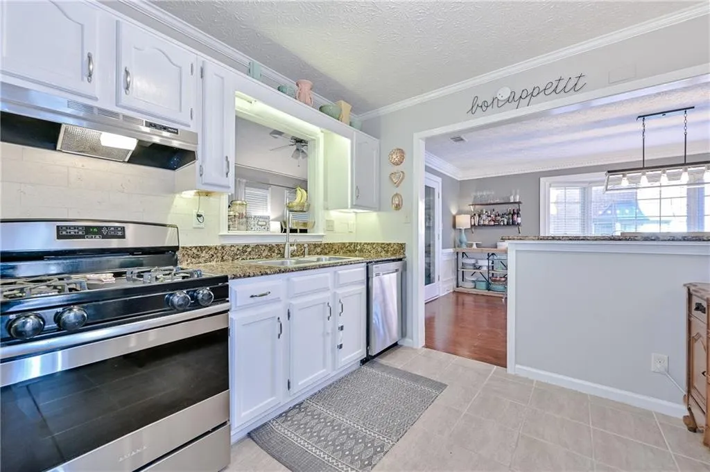 7910 Briar Villa Place, Sandy Springs, Georgia 30350, 3 Bedrooms Bedrooms, ,2 BathroomsBathrooms,Residential,Sold,7910 Briar Villa Place,6985734