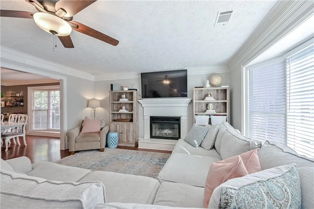 7910 Briar Villa Place, Sandy Springs, Georgia 30350, 3 Bedrooms Bedrooms, ,2 BathroomsBathrooms,Residential,Sold,7910 Briar Villa Place,6985734