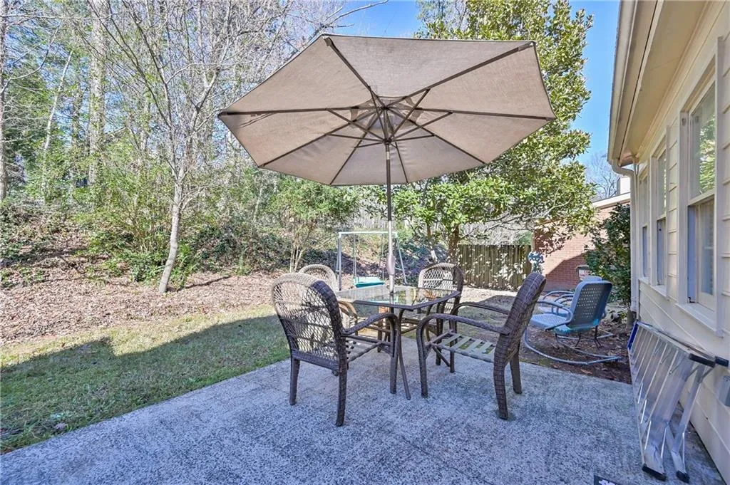 7910 Briar Villa Place, Sandy Springs, Georgia 30350, 3 Bedrooms Bedrooms, ,2 BathroomsBathrooms,Residential,Sold,7910 Briar Villa Place,6985734