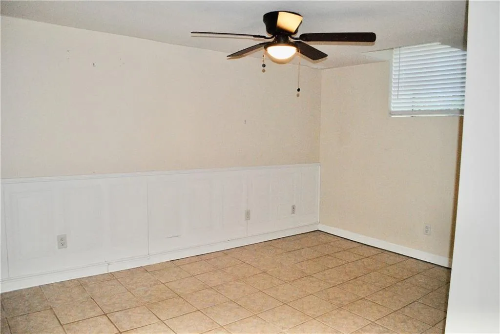 Terrace level Bedroom 1 - with tile floor