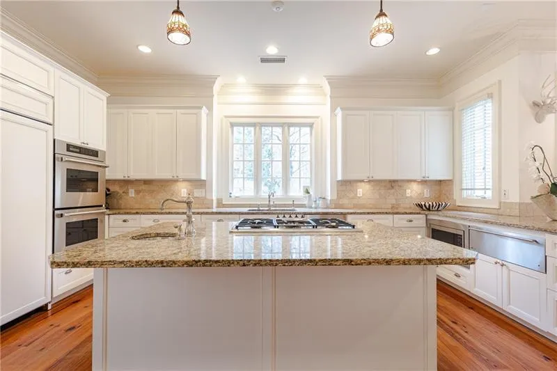 5855 Northside Drive, Sandy Springs, Georgia 30328, 6 Bedrooms Bedrooms, ,7 BathroomsBathrooms,Residential,Sold,5855 Northside Drive,7021741